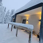 Yllaes Nietos & 2 Tickets Lodge