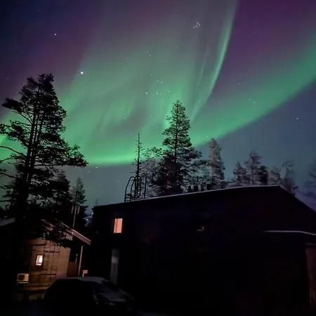 Yllaes Nietos & 2 Tickets