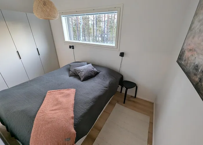 Yllaes Nietos & 2 Tickets 롯지