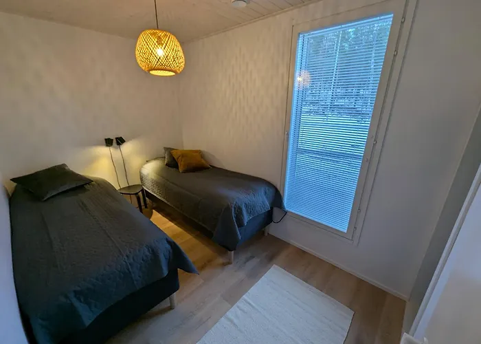 Yllaes Nietos & 2 Tickets 롯지