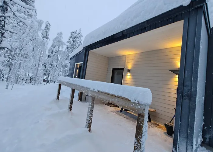 Yllaes Nietos & 2 Tickets 롯지